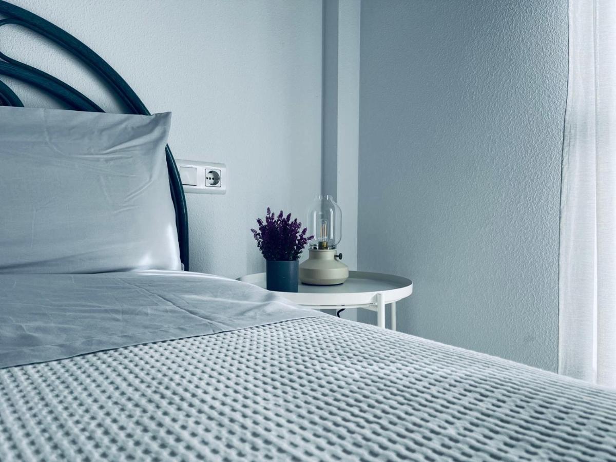 Apartamento Duplex Ático, primera línea de playa Torrox Esterno foto